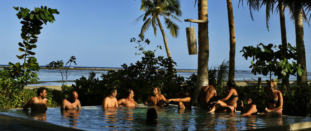 Bravo Beach Resort جنرال لونا المظهر الخارجي الصورة