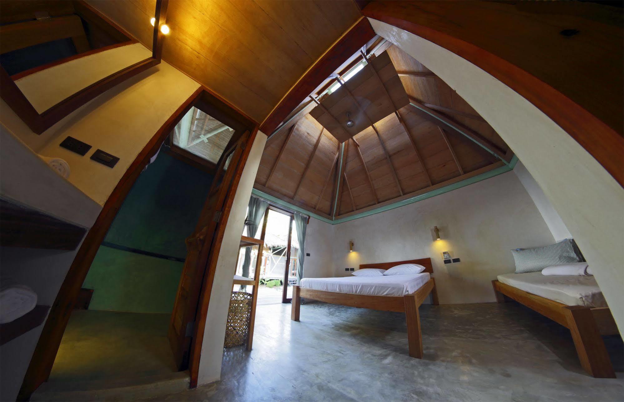 Bravo Beach Resort جنرال لونا المظهر الخارجي الصورة