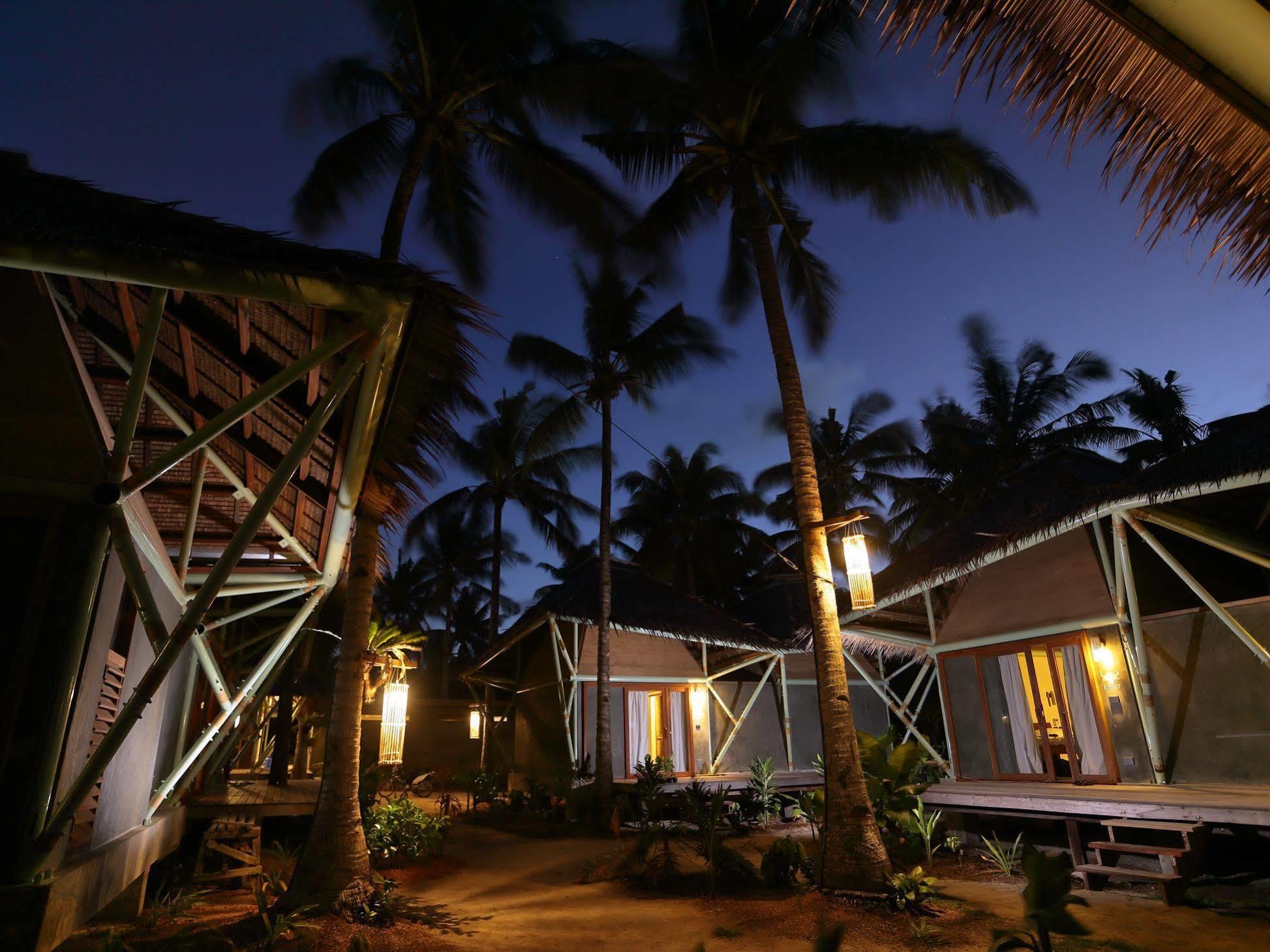 Bravo Beach Resort جنرال لونا المظهر الخارجي الصورة